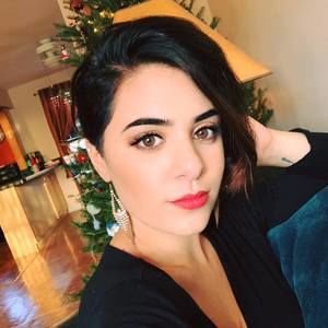 Meet your Posher, Selena